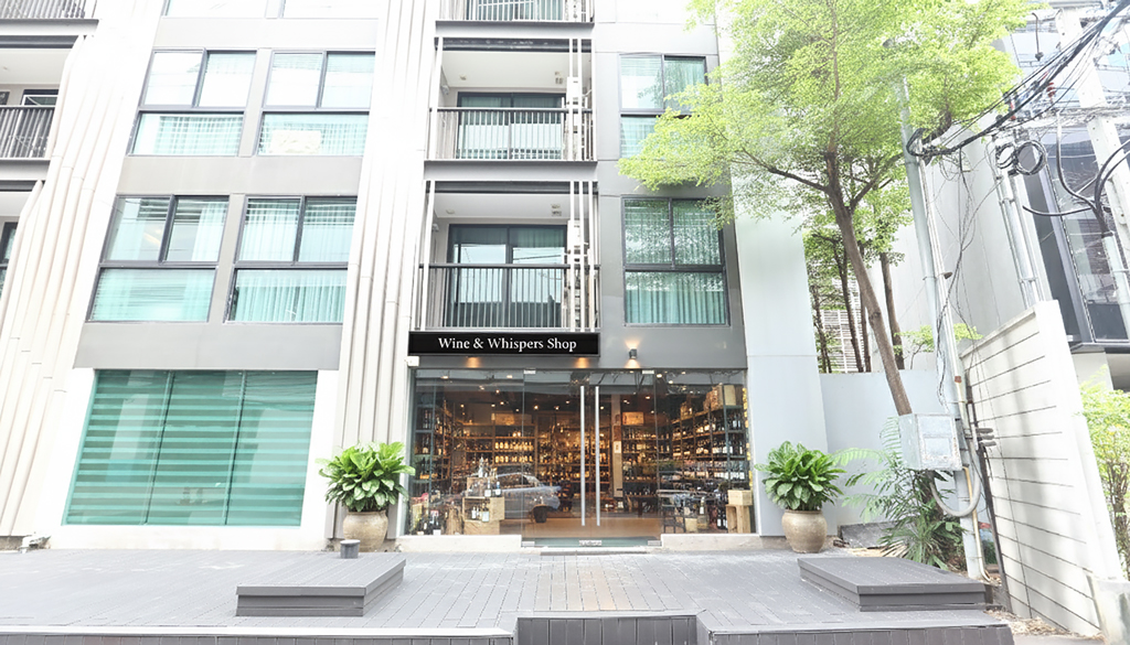 Upper25_Wine_Outside